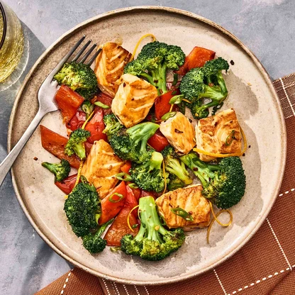 Garlicky salmon with broccoli and red peppers